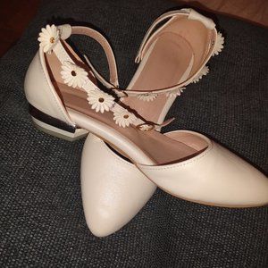 White flower strap shoes